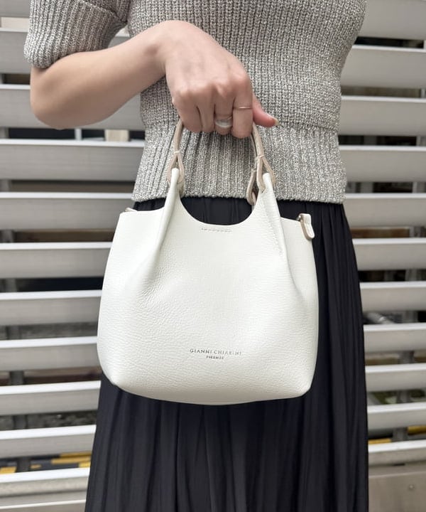 YUIさんの「BEAMS WOMEN｜AK+1 / ショート ラメ ニット」を使ったコーディネート