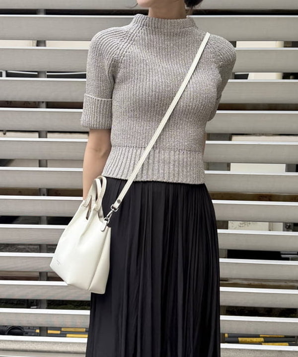 YUIさんの「BEAMS WOMEN｜AK+1 / ショート ラメ ニット」を使ったコーディネート