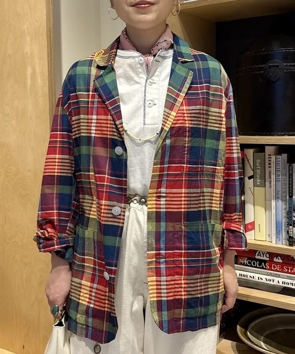 吉野 多恵さんの「BEAMS WOMEN｜2WAY レース バンダナ」を使ったコーディネート