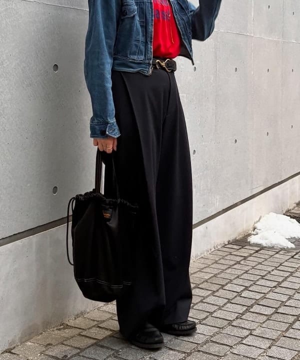 SHINAGAWAさんの「BEAMS WOMEN｜maturely / ディープ タック ワイド スラックス」を使ったコーディネート