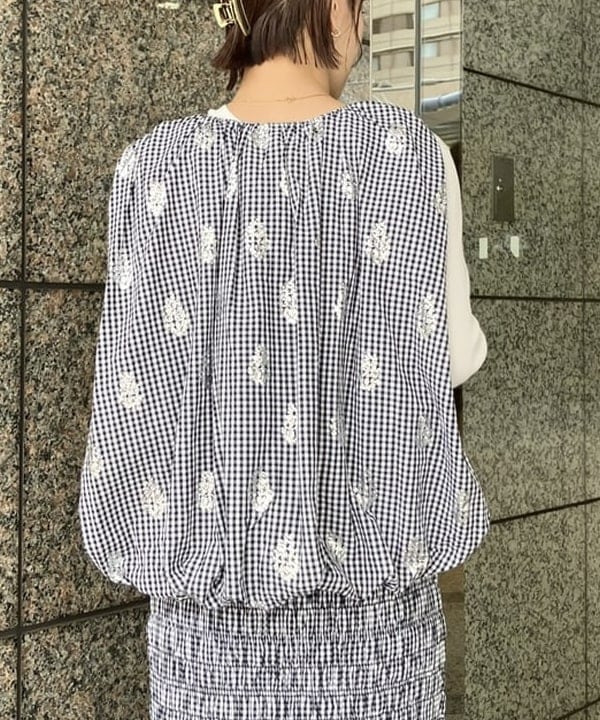 多田 日奈子さんの「BEAMS WOMEN｜18G リブ クルーネック カーディガン」を使ったコーディネート