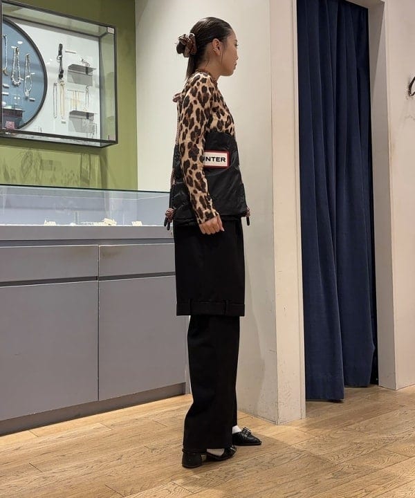 山本 里南さんの「BEAMS WOMEN｜【WEB限定】HUNTER / トラベル リップストップ リサイクル ナイロン トート バッグ」を使ったコーディネート