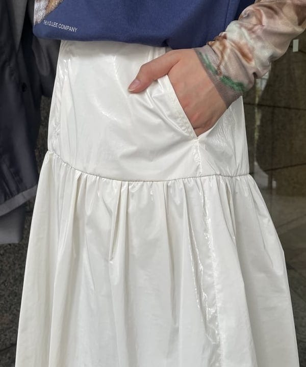 加歩さんの「BEAMS WOMEN｜グロッシー バルーン スカート」を使ったコーディネート