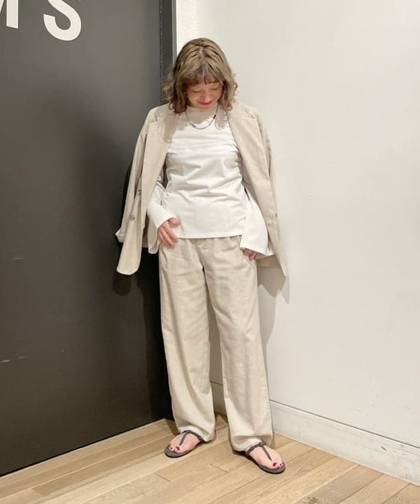 IZUMI MAYUMIさんの「BEAMS WOMEN｜【別注】TICCA / ソリッド リネン ダブル ジャケット」を使ったコーディネート