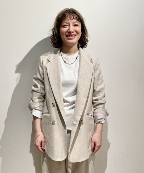 IZUMI MAYUMIさんの「BEAMS WOMEN｜【別注】TICCA / ソリッド リネン ダブル ジャケット」を使ったコーディネート