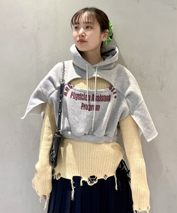 カタヤマ アヤさんの「BEAMS WOMEN｜リブ ダメージ クルーネック トップス」を使ったコーディネート