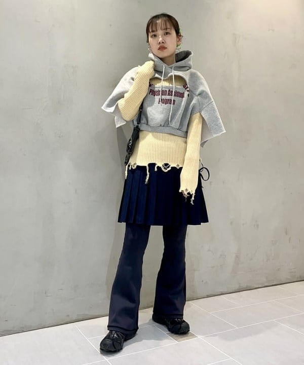 カタヤマ アヤさんの「BEAMS WOMEN｜リブ ダメージ クルーネック トップス」を使ったコーディネート