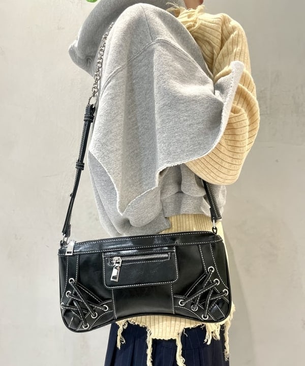 カタヤマ アヤさんの「BEAMS WOMEN｜リブ ダメージ クルーネック トップス」を使ったコーディネート