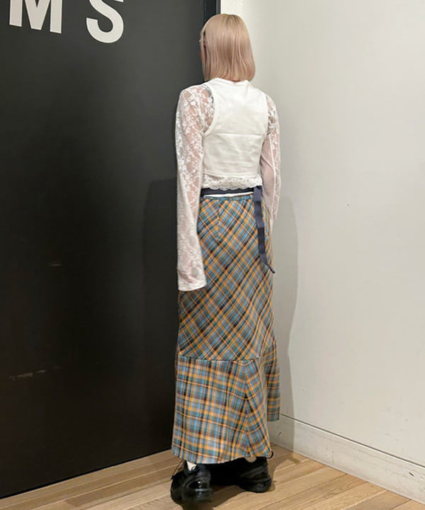 佐藤 亜美さんの「BEAMS WOMEN｜ストレッチレース クルーネック Tシャツ」を使ったコーディネート