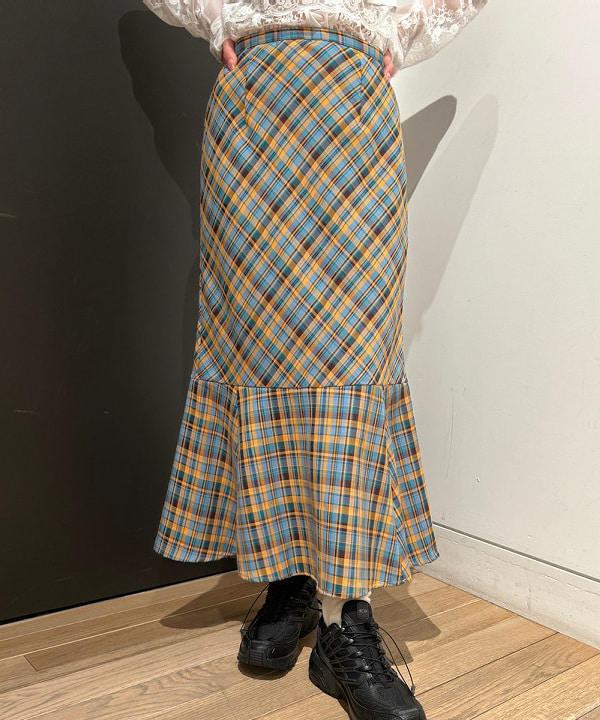 佐藤 亜美さんの「BEAMS WOMEN｜ストレッチレース クルーネック Tシャツ」を使ったコーディネート