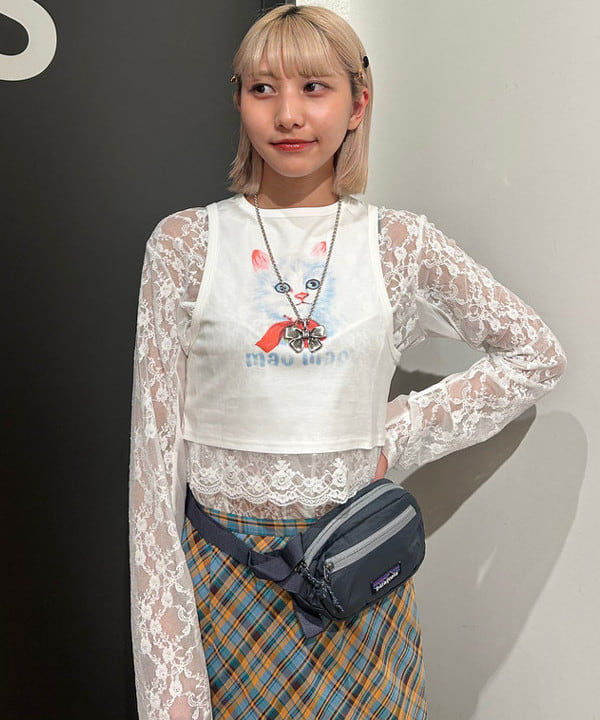 佐藤 亜美さんの「BEAMS WOMEN｜ストレッチレース クルーネック Tシャツ」を使ったコーディネート