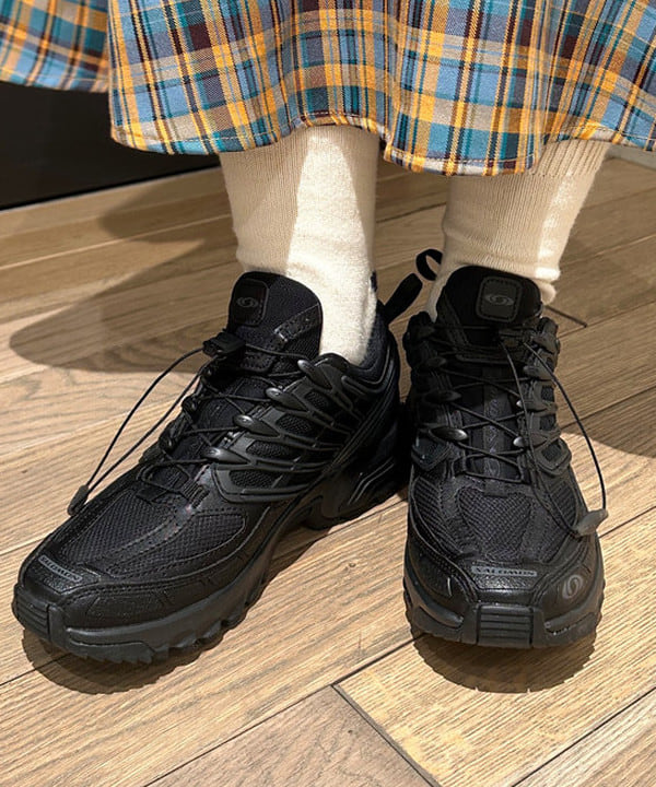 佐藤 亜美さんの「BEAMS WOMEN｜ストレッチレース クルーネック Tシャツ」を使ったコーディネート