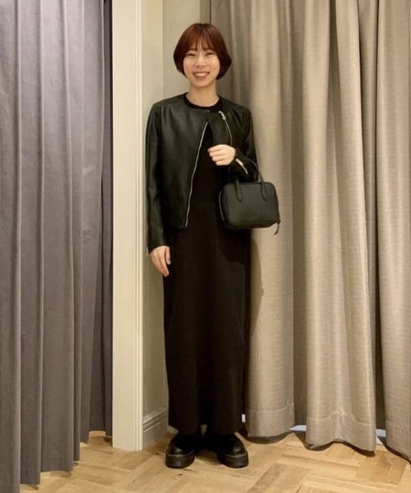 イナダさんの「BEAMS WOMEN｜コットン アメリカンスリーブ ニットワンピース」を使ったコーディネート
