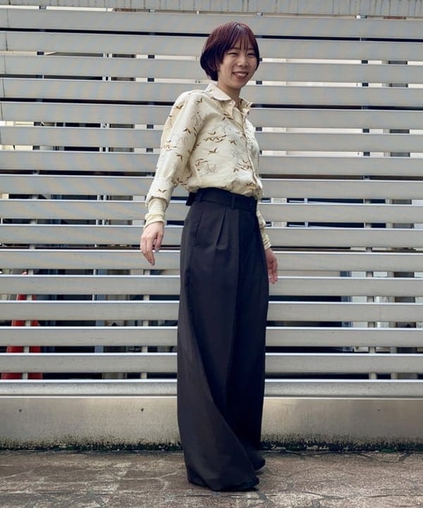 イナダさんの「BEAMS WOMEN｜バックル 2タック ワイドパンツ」を使ったコーディネート