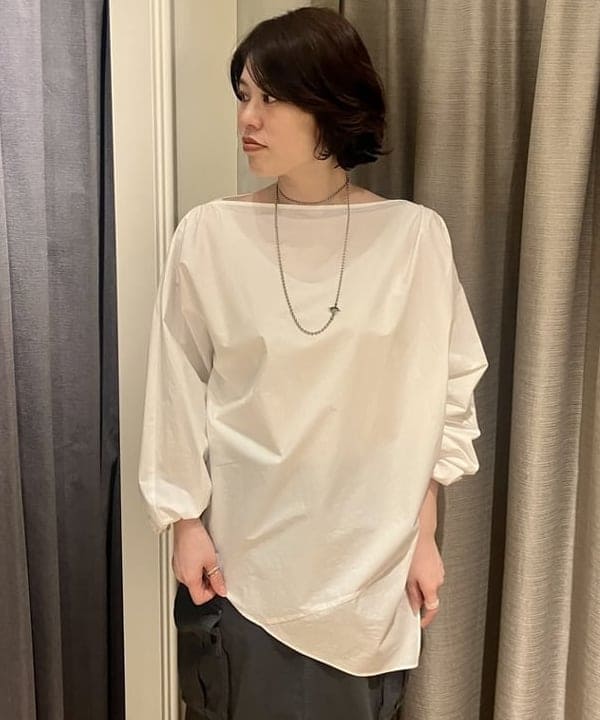岡 妃呂美さんの「BEAMS WOMEN｜ギャザー ショルダー ブラウス」を使ったコーディネート