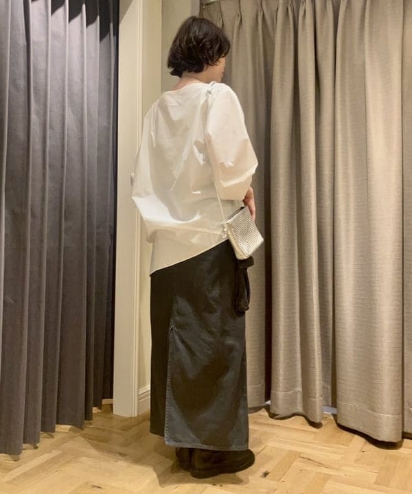 岡 妃呂美さんの「BEAMS WOMEN｜ギャザー ショルダー ブラウス」を使ったコーディネート