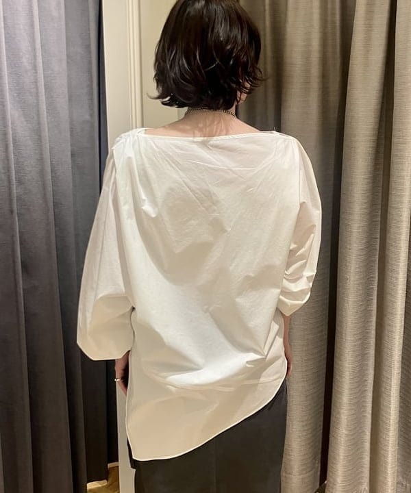 岡 妃呂美さんの「BEAMS WOMEN｜ギャザー ショルダー ブラウス」を使ったコーディネート