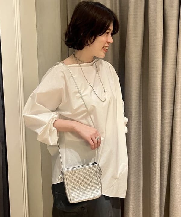 岡 妃呂美さんの「BEAMS WOMEN｜ギャザー ショルダー ブラウス」を使ったコーディネート