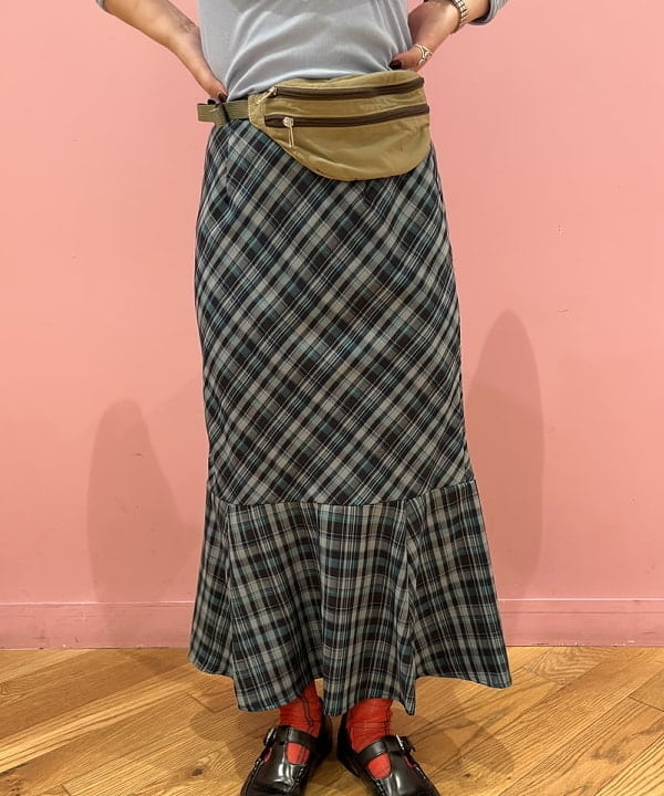 シオンさんの「BEAMS WOMEN｜チェック キリカエ マーメイド スカート」を使ったコーディネート