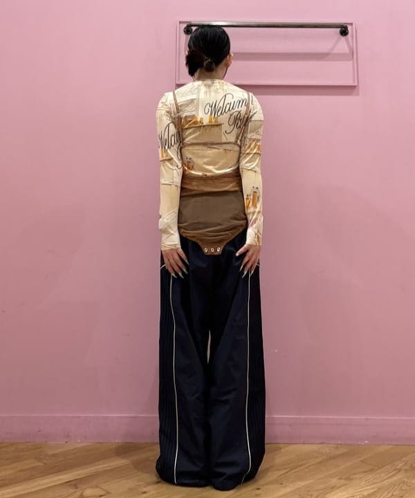 ケミオさんの「BEAMS WOMEN｜ストライプ キリカエ トラックパンツ」を使ったコーディネート