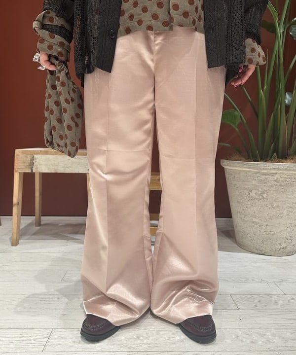 竹村 澄玲さんの「BEAMS WOMEN｜ポリエステル シャンタン パンツ」を使ったコーディネート