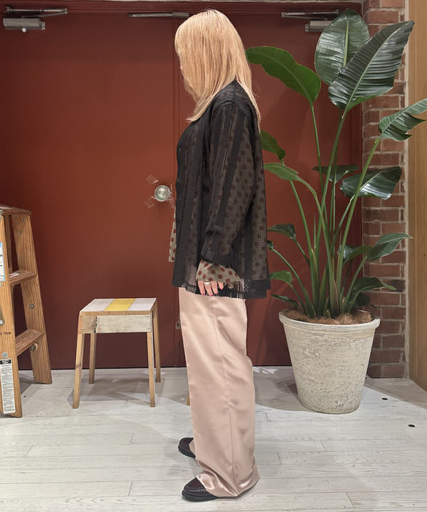 竹村 澄玲さんの「BEAMS WOMEN｜ポリエステル シャンタン パンツ」を使ったコーディネート