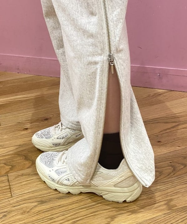 榎本 葵さんの「BEAMS WOMEN｜ギャザースリーブ バルーン ブラウス」を使ったコーディネート