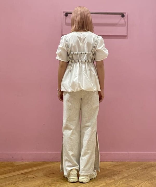 榎本 葵さんの「BEAMS WOMEN｜ギャザースリーブ バルーン ブラウス」を使ったコーディネート