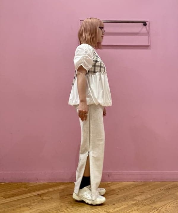 榎本 葵さんの「BEAMS WOMEN｜ギャザースリーブ バルーン ブラウス」を使ったコーディネート