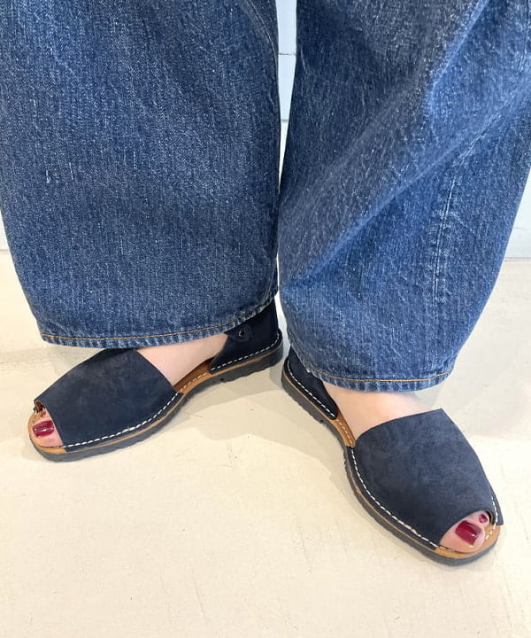 津藤 理佐子さんの「BEAMS WOMEN｜25mm スエード ベルト」を使ったコーディネート