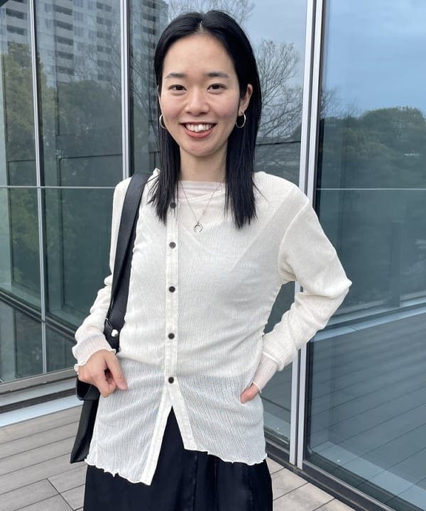津藤 理佐子さんの「BEAMS WOMEN｜maturely / サテン ラップ スカート」を使ったコーディネート