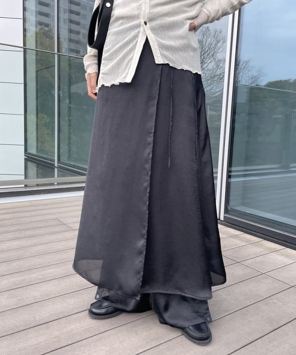 津藤 理佐子さんの「BEAMS WOMEN｜maturely / サテン ラップ スカート」を使ったコーディネート