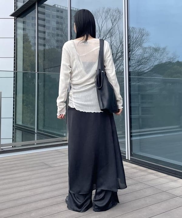 津藤 理佐子さんの「BEAMS WOMEN｜maturely / サテン ラップ スカート」を使ったコーディネート
