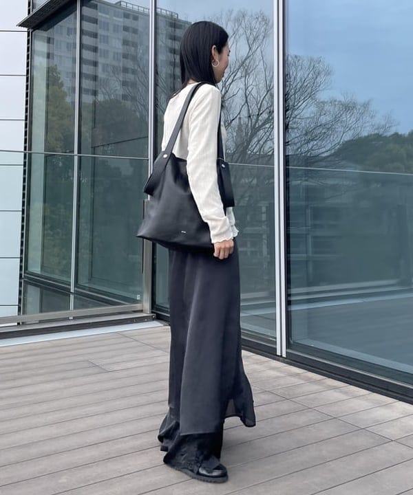 津藤 理佐子さんの「BEAMS WOMEN｜maturely / サテン ラップ スカート」を使ったコーディネート