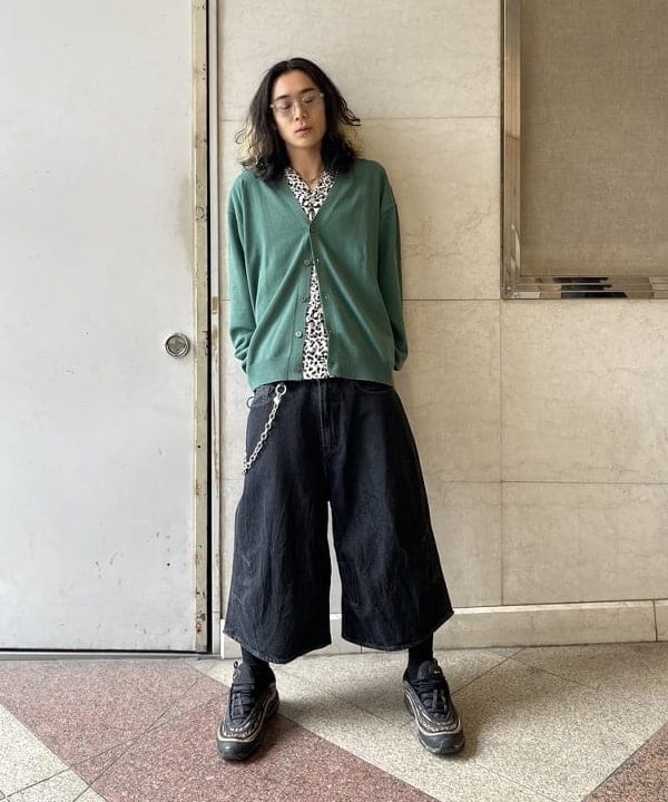 菊田 悠さんの「BEAMS WOMEN｜リラックス ソリッド カーディガン」を使ったコーディネート