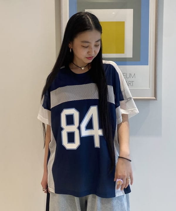 ayaさんの「BEAMS WOMEN｜メッシュ ナンバーロゴ ビッグ Tシャツ」を使ったコーディネート