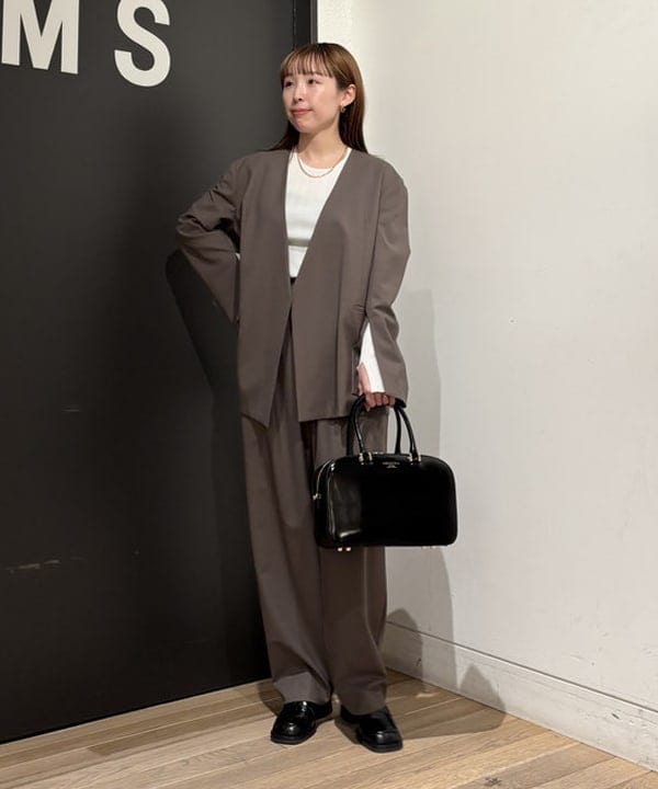 makita mikaさんの「BEAMS WOMEN｜スラッシュスリーブ Vネック ジャケット」を使ったコーディネート