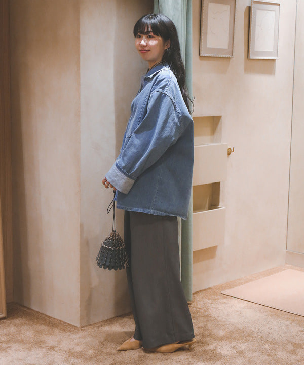 中丸　栞さんの「BEAMS WOMEN｜ポプリン 2タックパンツ」を使ったコーディネート
