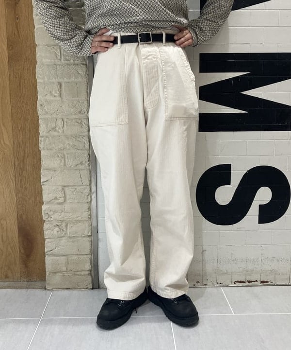 赤羽 花さんの「BEAMS WOMEN｜orSlow / ヘリンボーン ツイル サマー ファティーグ パンツ」を使ったコーディネート