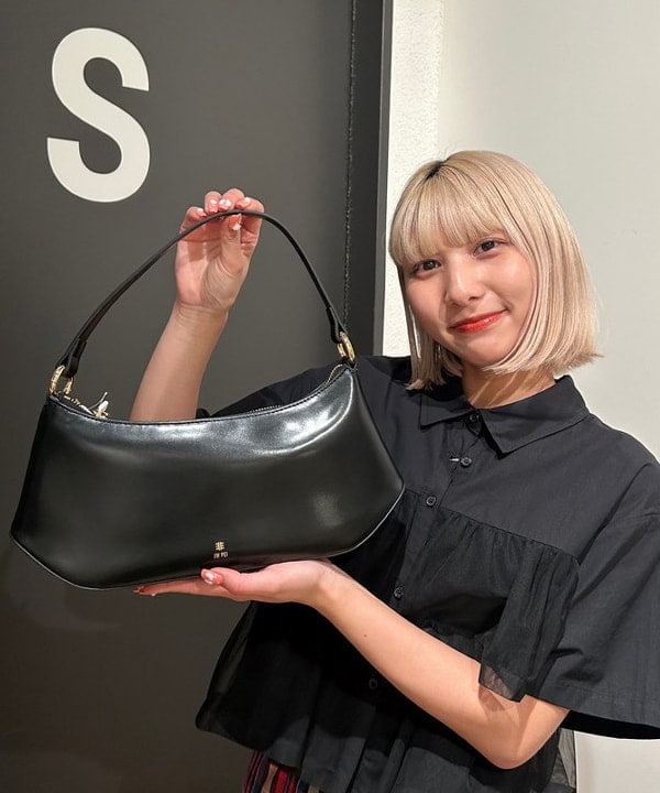 佐藤 亜美さんの「BEAMS WOMEN｜シアー ティアード クロップド シャツ」を使ったコーディネート
