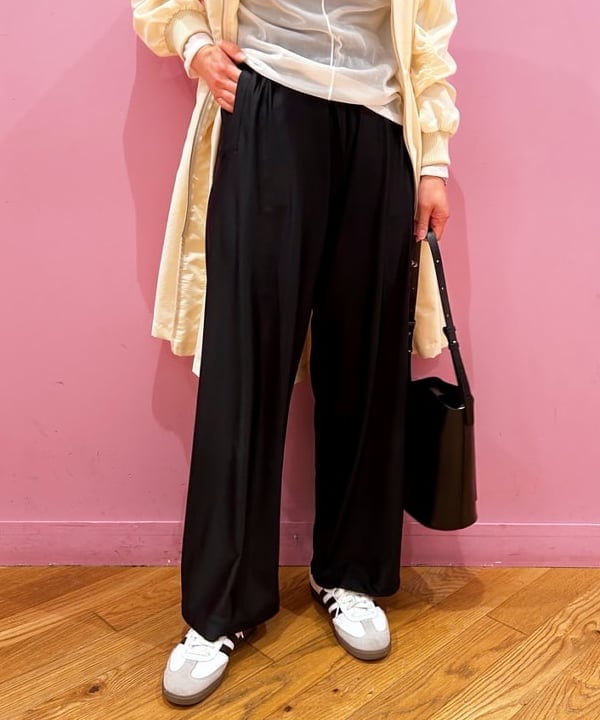 川口 恵さんの「BEAMS WOMEN｜バックタック ジップ コート」を使ったコーディネート