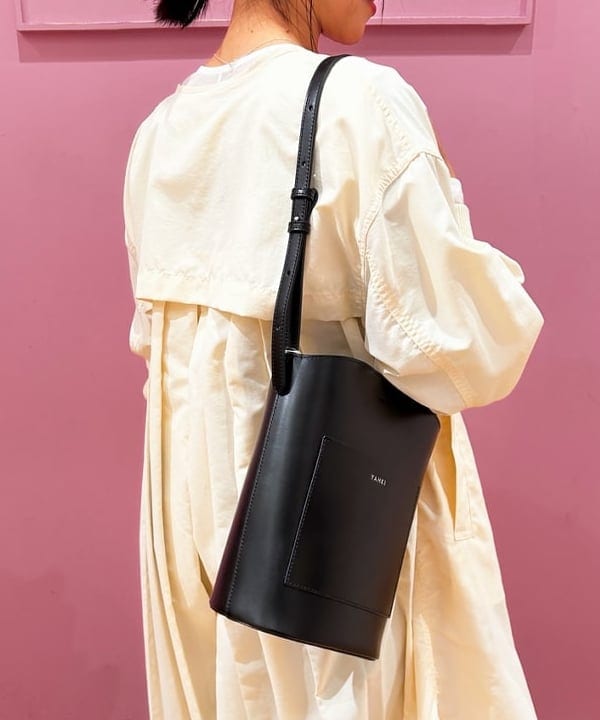 川口 恵さんの「BEAMS WOMEN｜バックタック ジップ コート」を使ったコーディネート