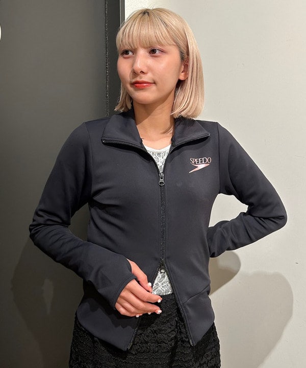 佐藤 亜美さんの「BEAMS WOMEN｜シャーリング ボーダー スカート」を使ったコーディネート