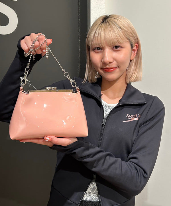 佐藤 亜美さんの「BEAMS WOMEN｜シャーリング ボーダー スカート」を使ったコーディネート