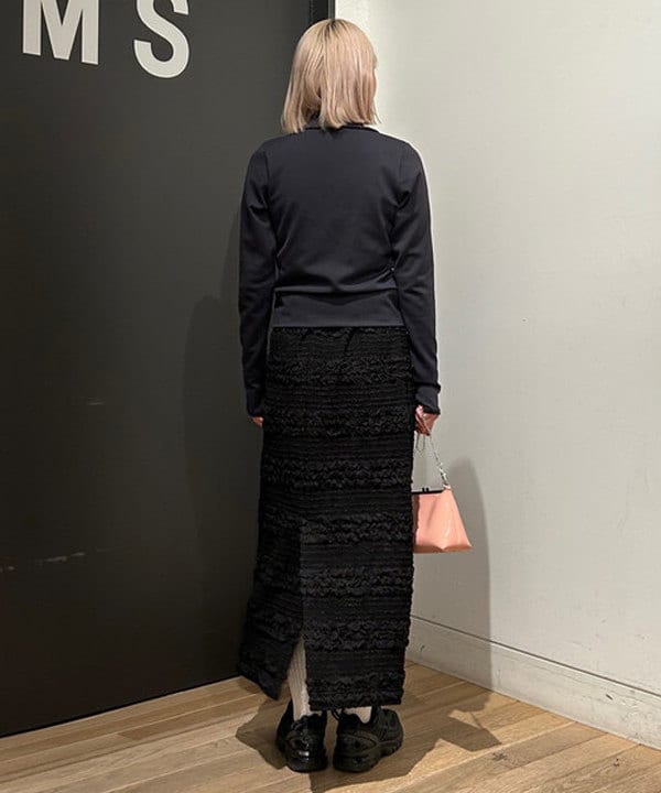 佐藤 亜美さんの「BEAMS WOMEN｜シャーリング ボーダー スカート」を使ったコーディネート