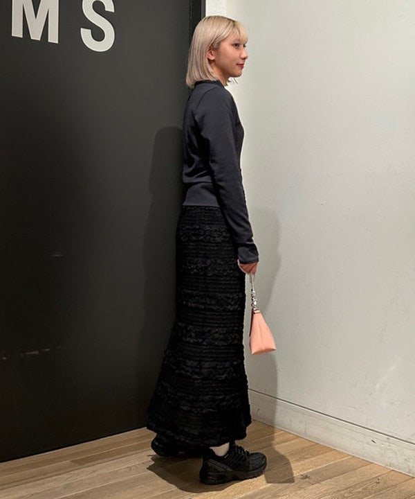 佐藤 亜美さんの「BEAMS WOMEN｜シャーリング ボーダー スカート」を使ったコーディネート