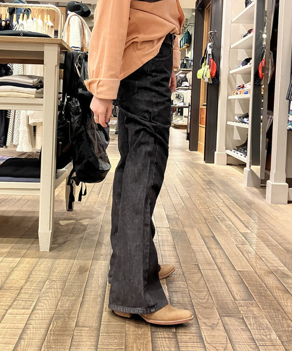 モモさんの「BEAMS WOMEN｜フレア デニム パンツ」を使ったコーディネート