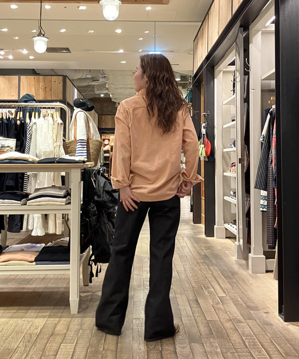 モモさんの「BEAMS WOMEN｜フレア デニム パンツ」を使ったコーディネート