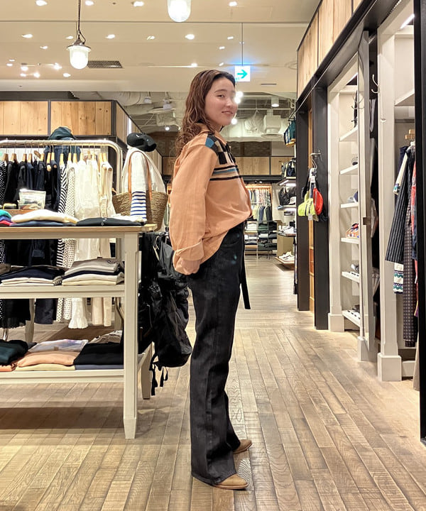 モモさんの「BEAMS WOMEN｜フレア デニム パンツ」を使ったコーディネート