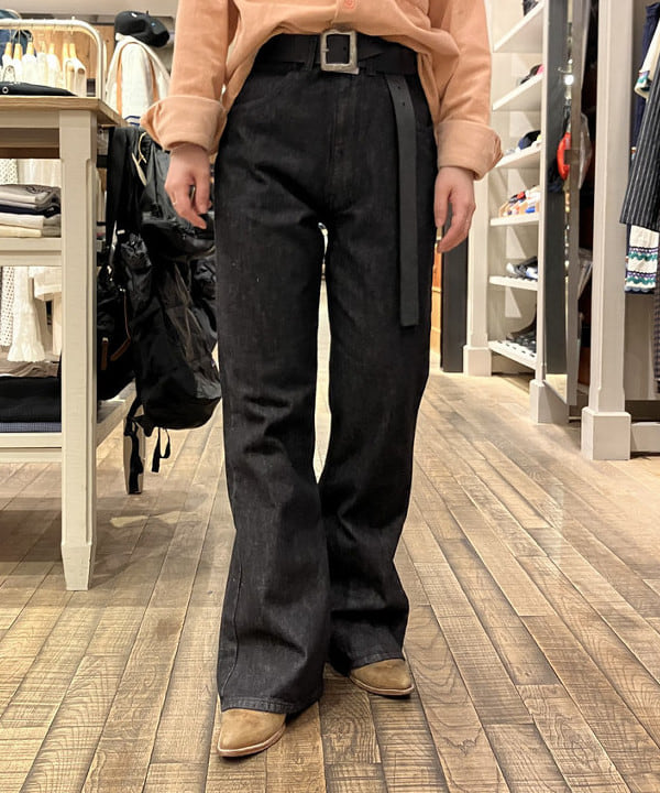 モモさんの「BEAMS WOMEN｜フレア デニム パンツ」を使ったコーディネート